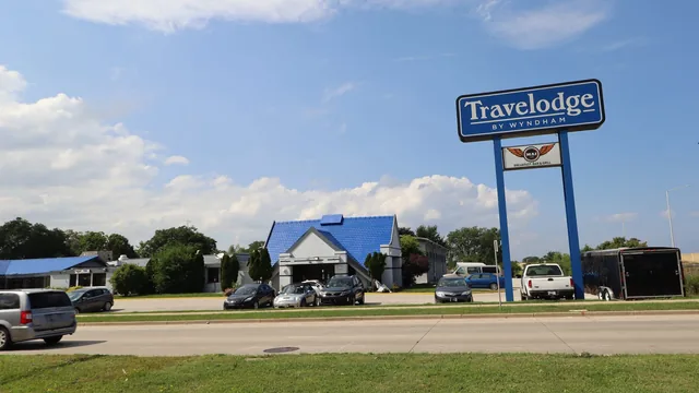 Travelodge by Wyndham Milwaukee photo 10