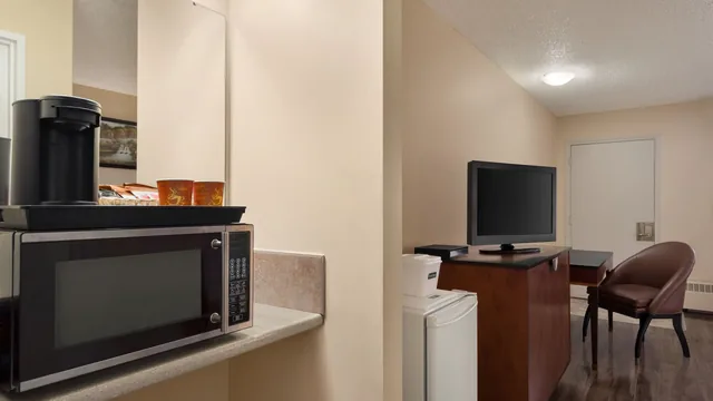 Travelodge by Wyndham Swift Current photo 7