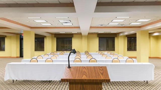 Wingate by Wyndham Dayton - Fairborn photo 6