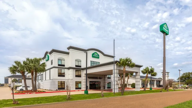 Wingate by Wyndham Sulphur Near Lake Charles photo 8
