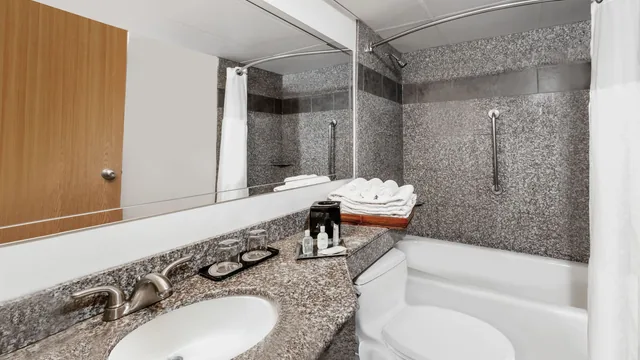 Wyndham Garden Austin photo 5