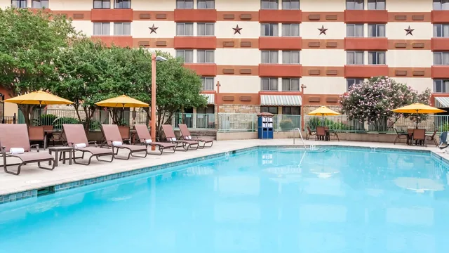 Wyndham Garden Austin photo 6