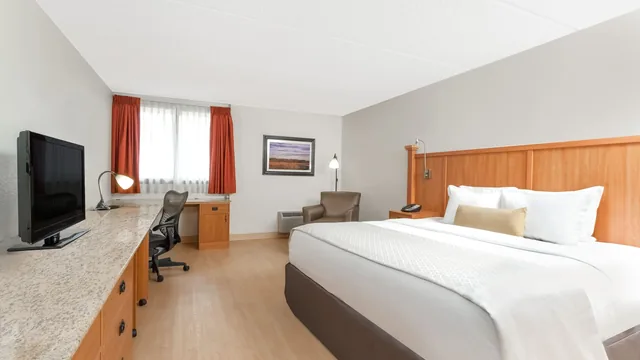 Wyndham Garden Austin photo 10