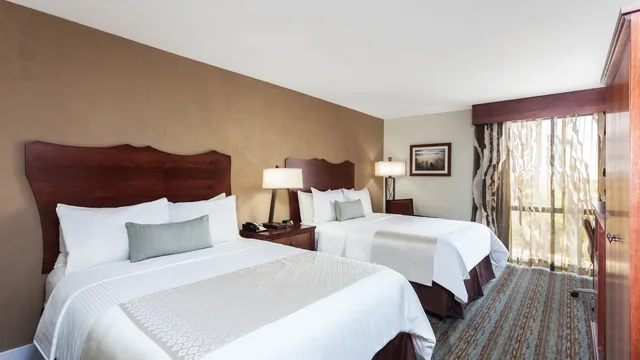 Wyndham Visalia photo 7