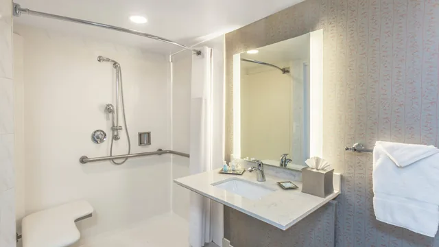 Wyndham Visalia photo 8