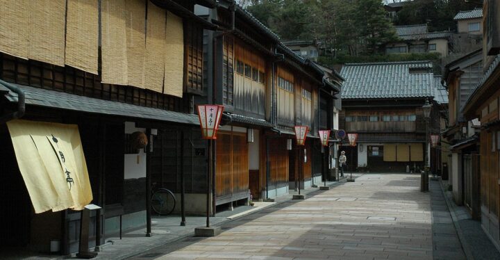 1280px Higashi Chayamachi2